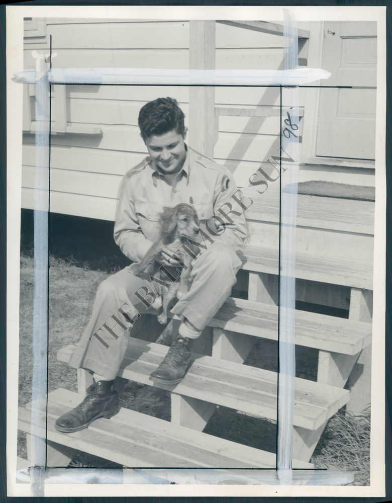 BS PHOTO biv-524 LT Hanahan With Mascot Rainbow Division World War II 1943