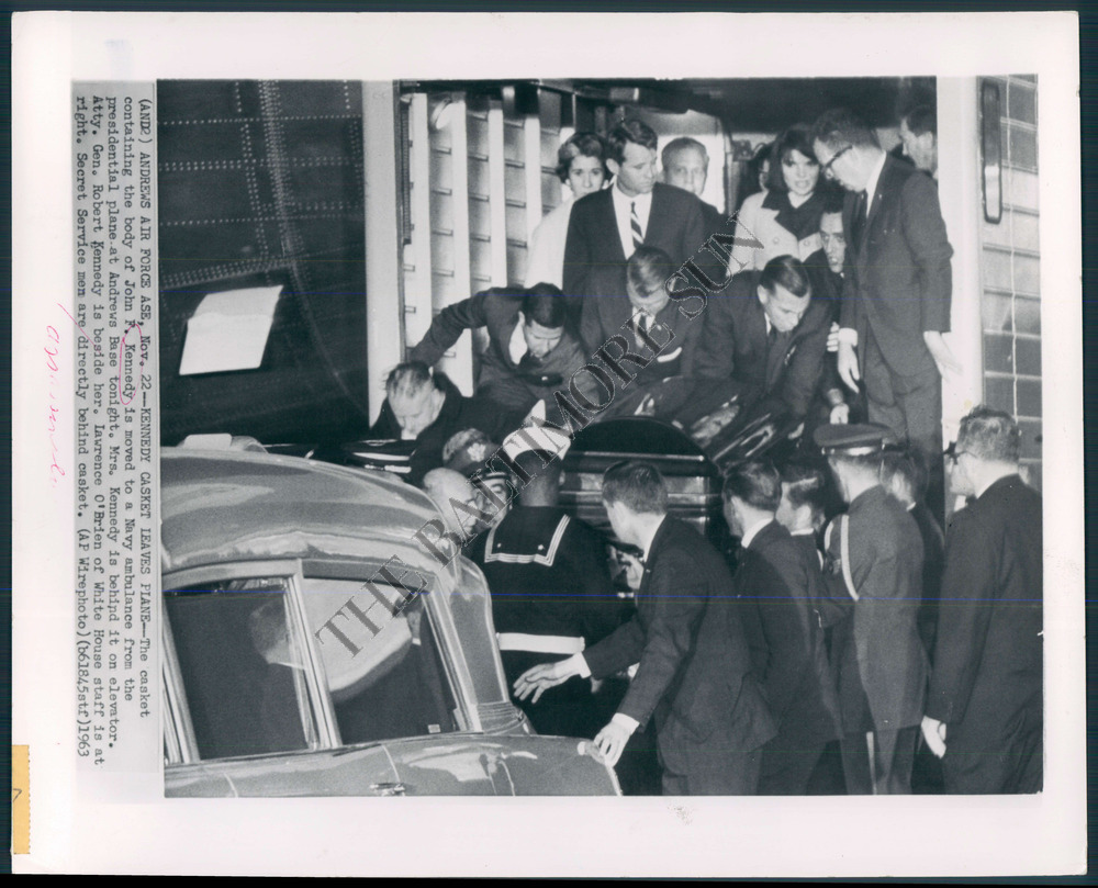 BS PHOTO abn-703 John F. Kennedy Funeral Bobby & Jacqueline